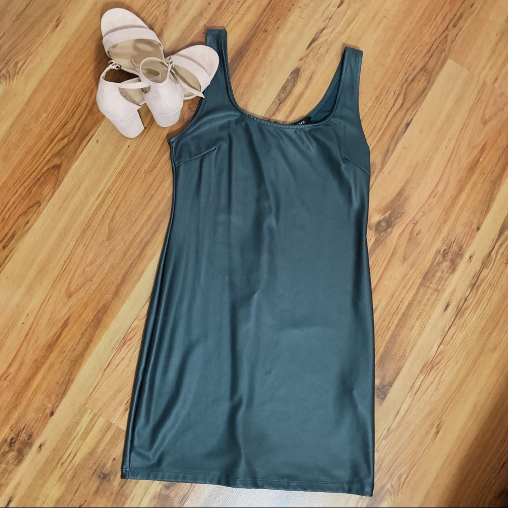 Green body-con dress